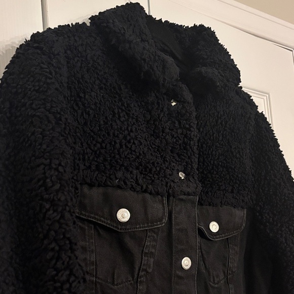 Top Shop | 4 | Black Jeans Jacket with Black Sherpa sleeves - Picture 3 of 10